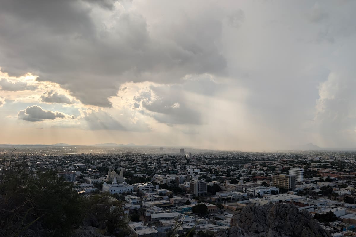 Frente frío reforzado por una masa de aire frío ocasionará lluvias torrenciales