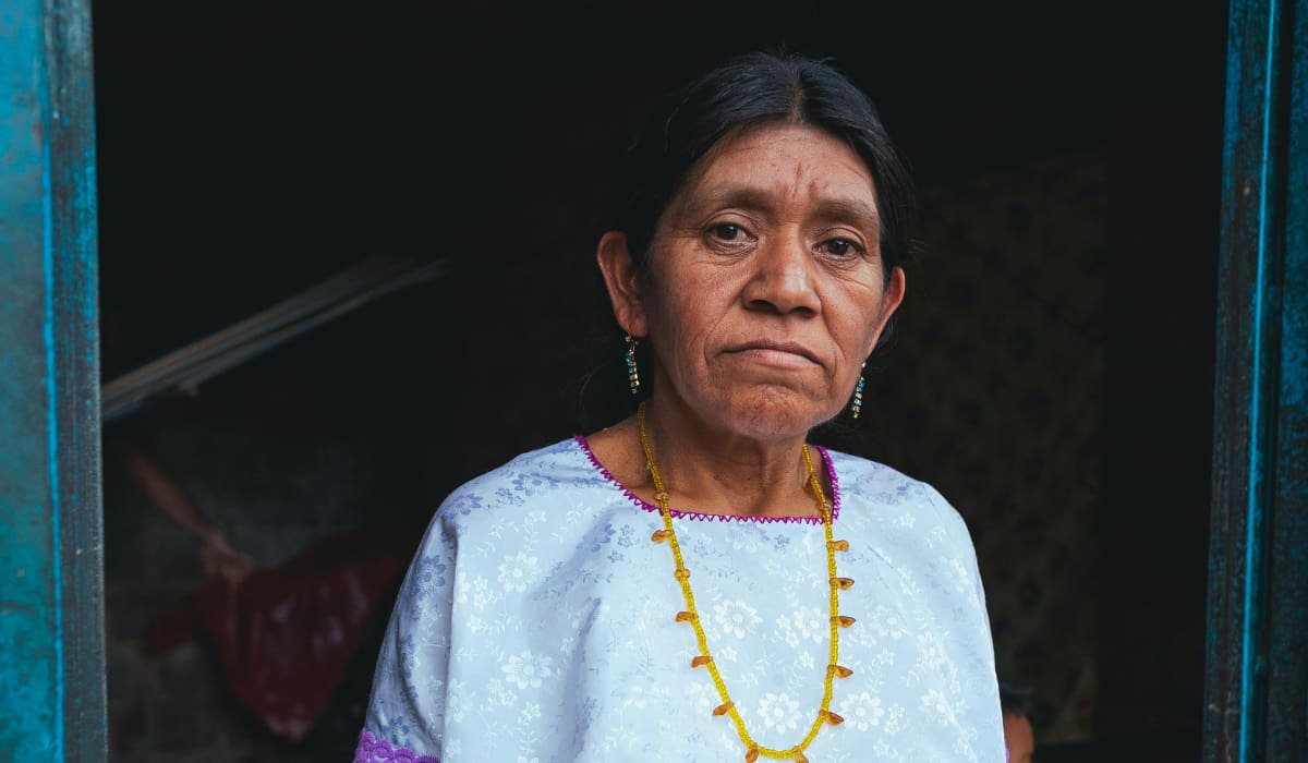 Inconsistencias comunes en trámites si solo tienes un apellido