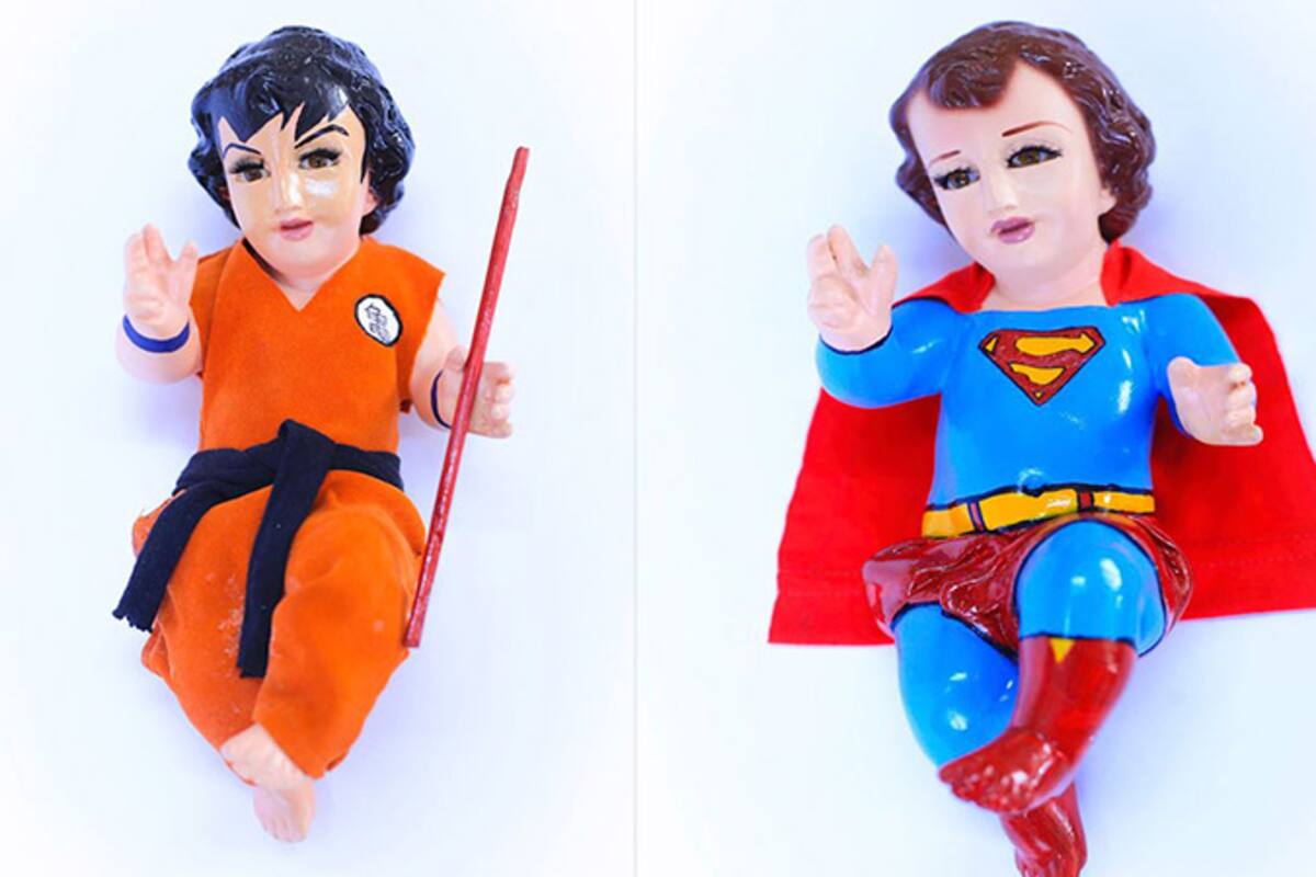 Venden “Niños Dios” disfrazado de súper héroes, artistas y caricaturas
