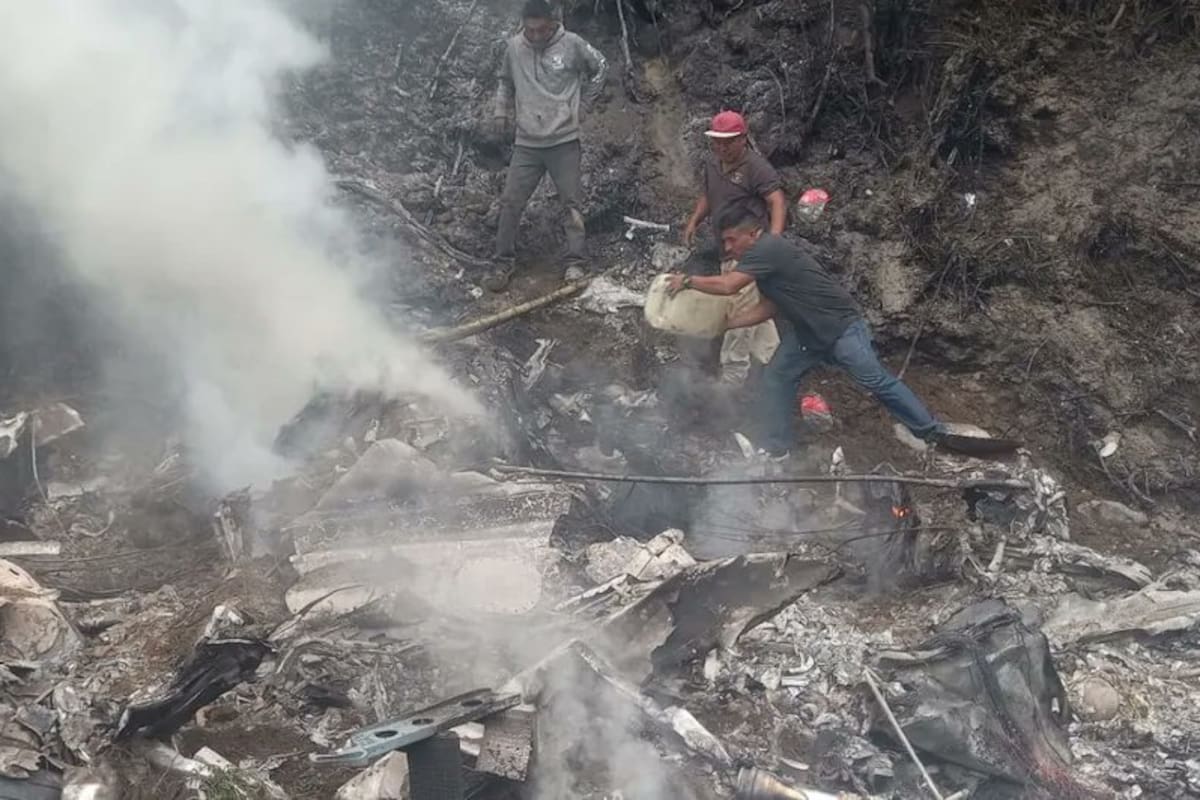 Pobladores exigen retiro de avioneta siniestrada que bloquea camino en Tapachula