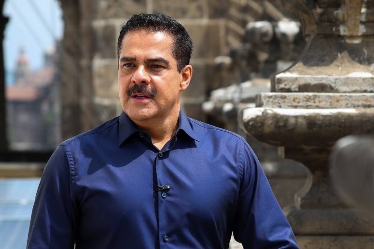 Por foto sin bigote, Javier Alatorre se convierte en tendencia y en blanco de memes