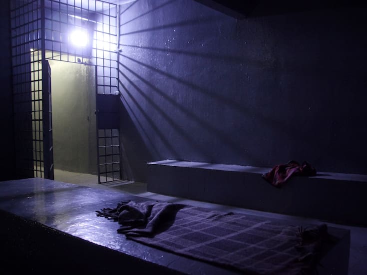 Investigan a policías del tercer turno por fuga de detenido en separos