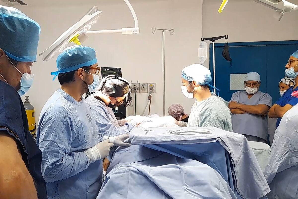 Mujeres que viven realizan jornadas de reconstrucción mamaria