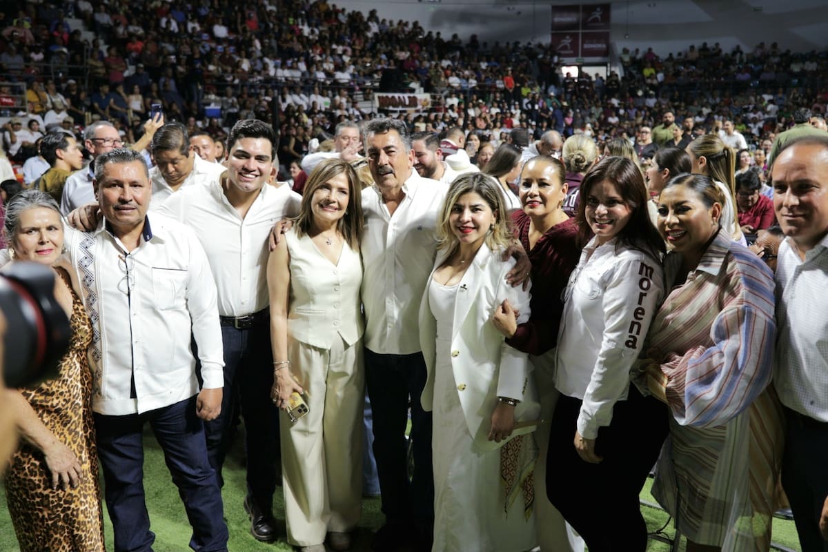 Lamarque recibe ovación de la militancia durante el 12 aniversario de Morena en Sonora