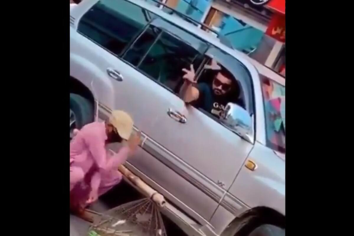Compra pajaritos a vendedor callejero y los libera