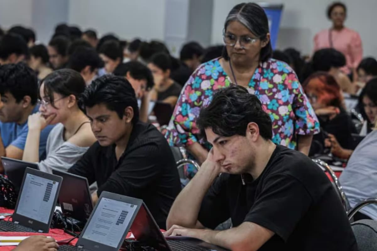 Solo 90 de 6 mil 29 aspirantes de la UNAM conservaron entre 110 y 120 aciertos al repetir presencialmente el examen que habían realizado en línea, mientras 98.5% obtuvo menos de esa puntuación
