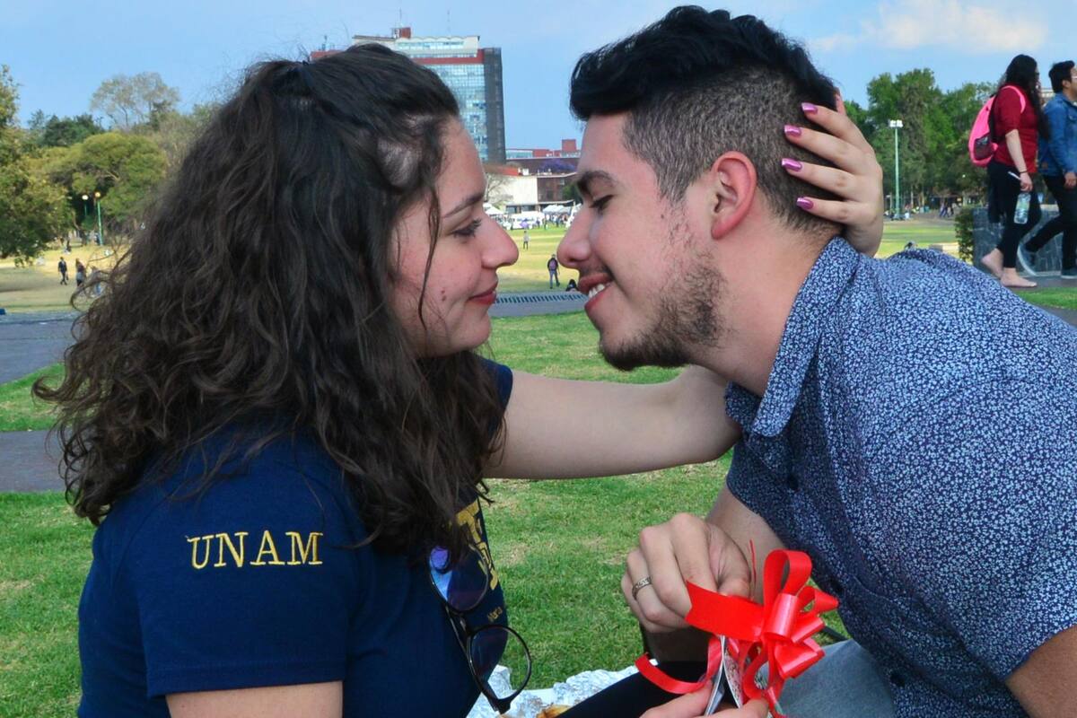 Enamorarte aumenta las defensas y te ayuda contra la enfermedades, incluso la Covid-19: Investigador