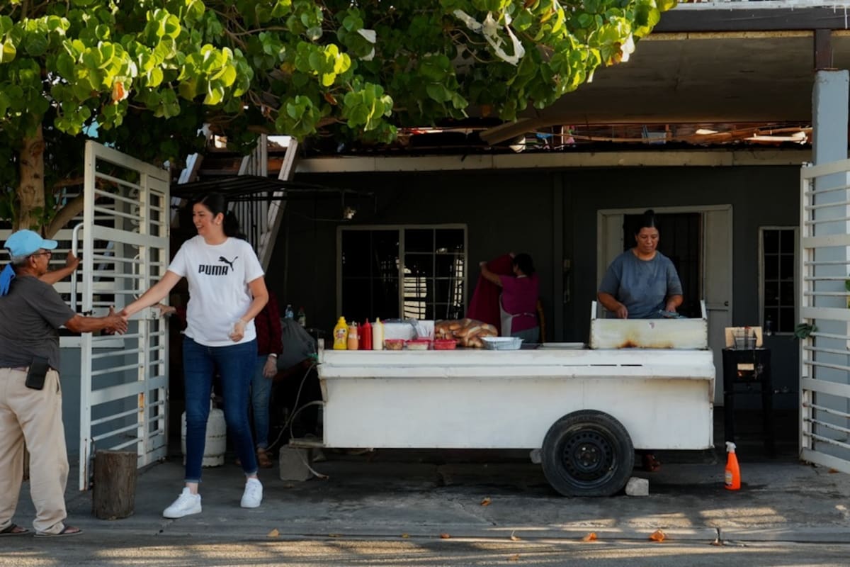 La familia de Melanie vende hot dogs para costear su cirugía; reciben apoyo de 90 mil pesos de Marina del Pilar