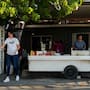 La familia de Melanie vende hot dogs para costear su cirugía; reciben apoyo de 90 mil pesos de Marina del Pilar