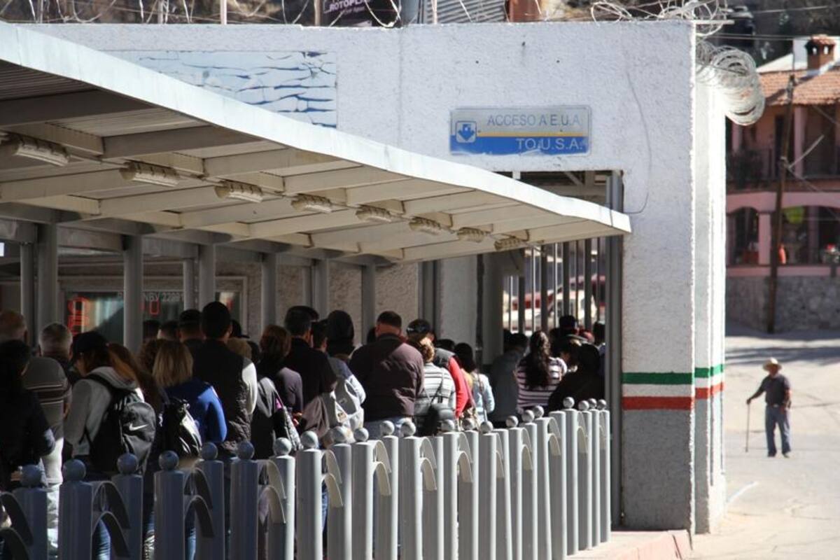 Restricción de viajes a Estados Unidos seguirá hasta que semáforo esté en verde: Ebrard