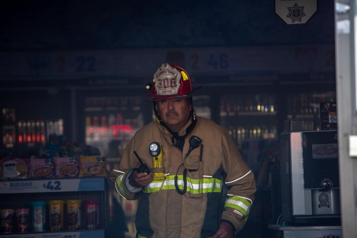 Incendio en farmacia de Los Arenales moviliza a bomberos y policía municipal
