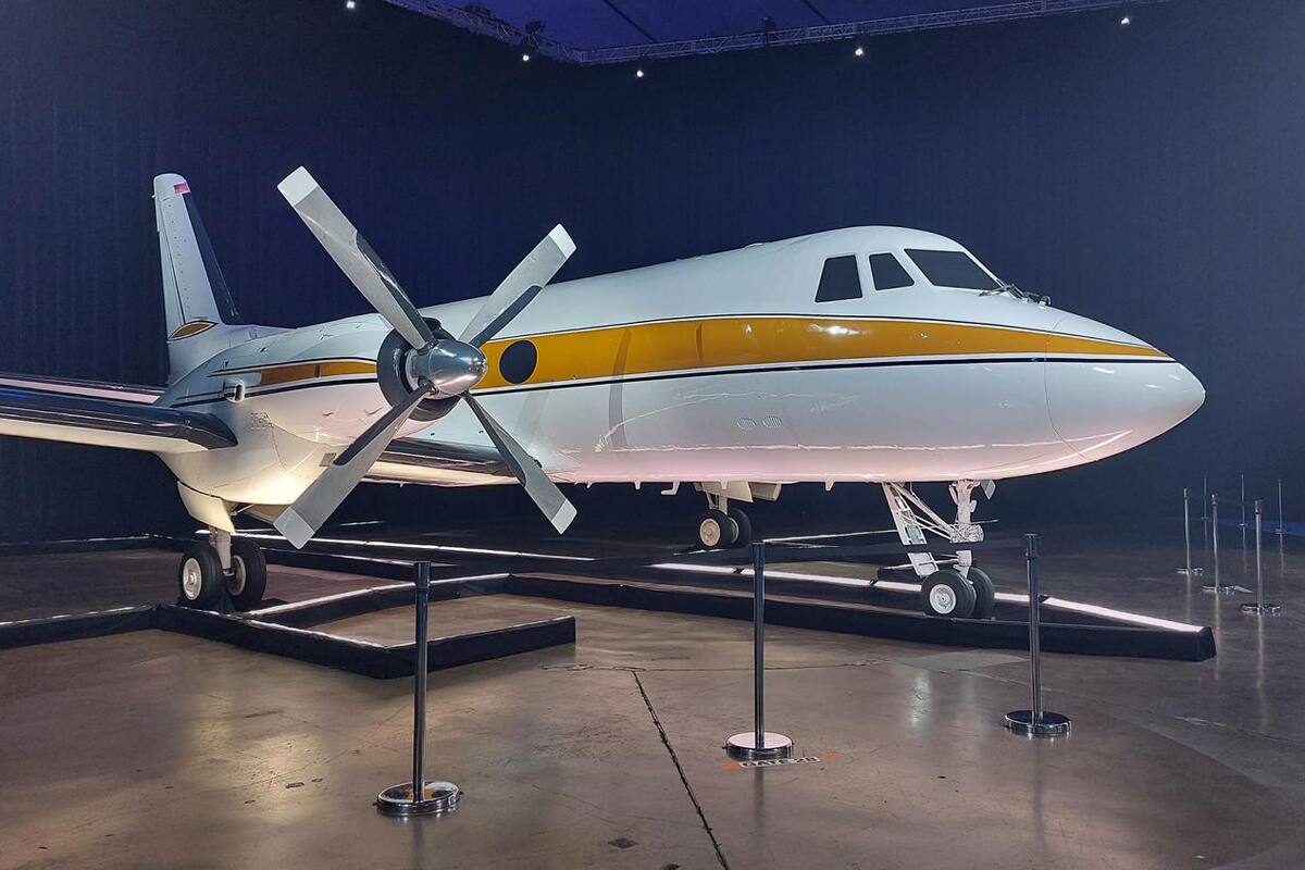 Avión de Walt Disney llega al D23