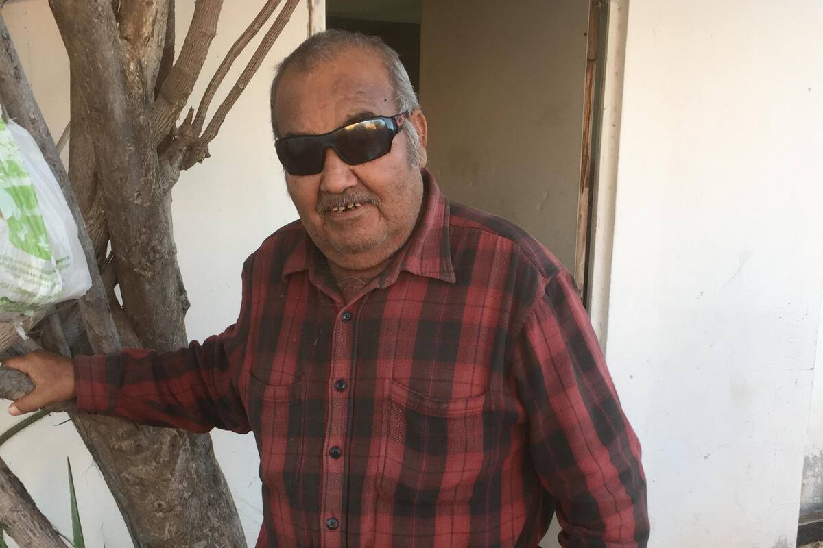 Rogelio desea una cobija grande para cubrirse del frío