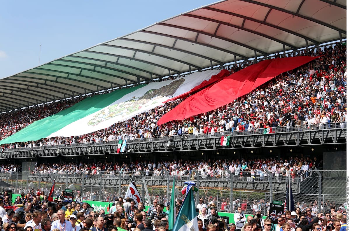 Una enorme bandera de México en el Autódromo Hermanos Rodríguez en el Gran Premio de la Ciudad de México de la F1. (Foto: Archivo GH)