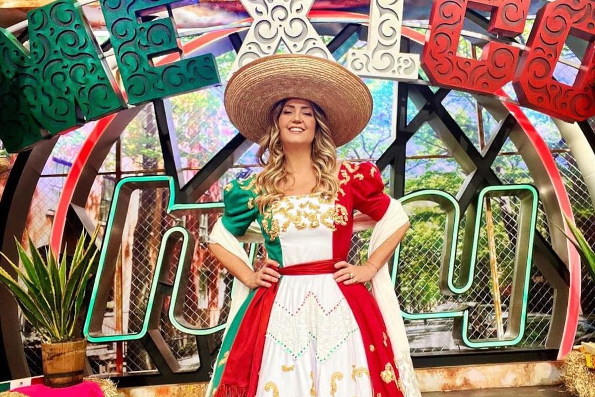 Este fue el traje mexicano de Andrea Legarreta
