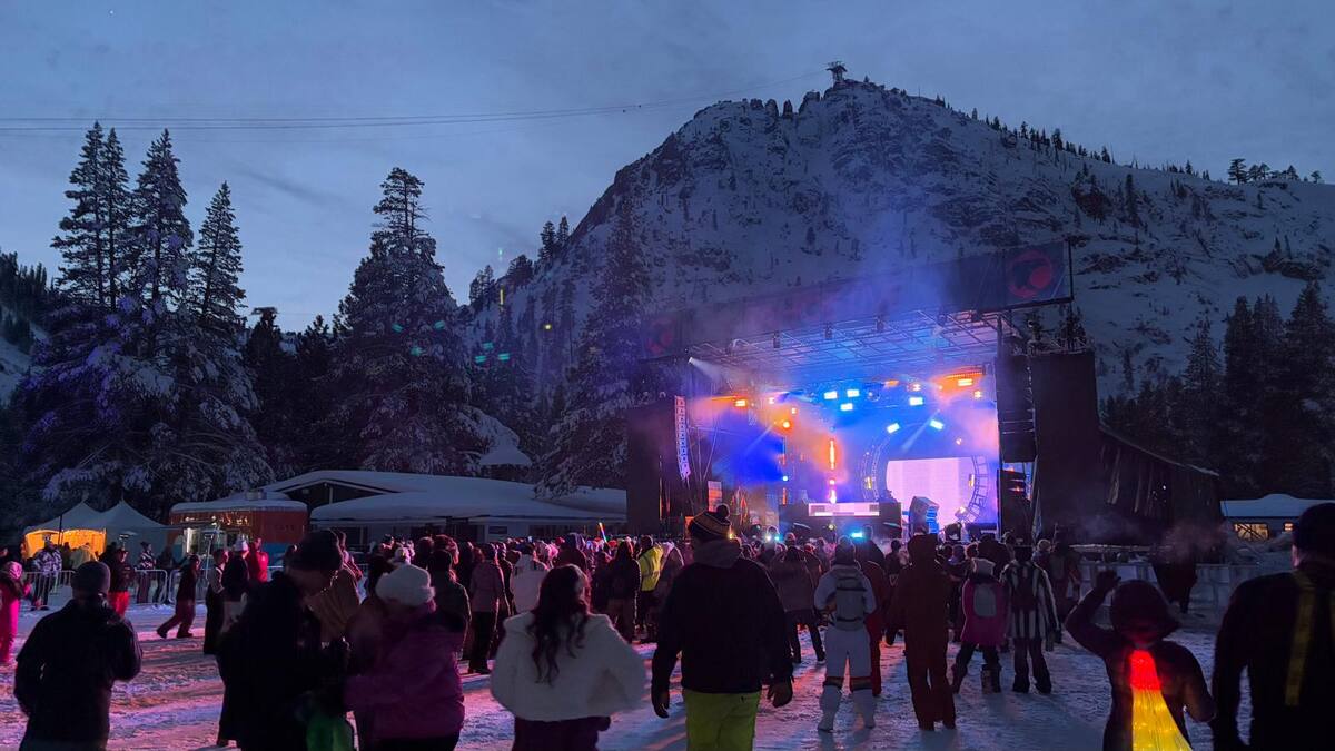 Artistas como Diplo, Loud Luxury, Wenzday, Valentino Khan, se presentaron en un escenario colocado entre las montañas de Palisades Tahoe, este 14 y 15 de diciembre.