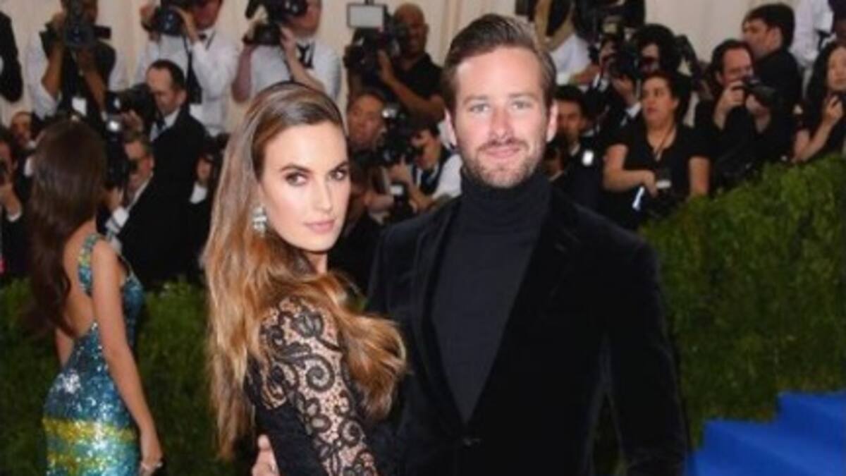 “No me di cuenta de cuánto no sabía”: Elizabeth Chambers, ex esposa de Armie Hammer, quien asegura desconocer que su esposo era “caníbal”