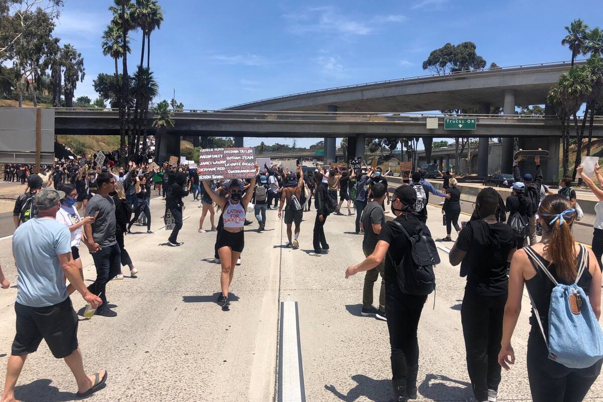 Sandieguinos salen a protestar a calles por segundo día