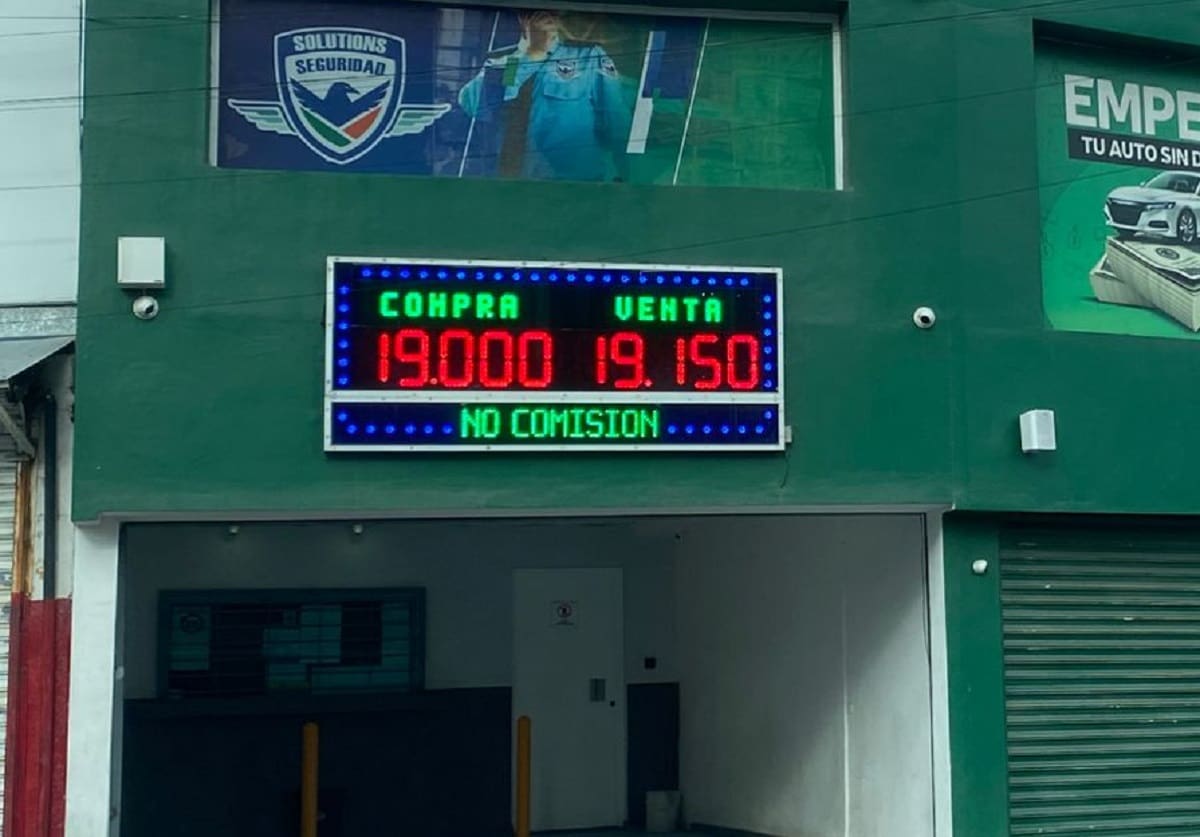 6 de cada 10 establecimientos de intercambio de divisas, el dólar se ofertaba en un precio de compra del orden de los 19.00 pesos.