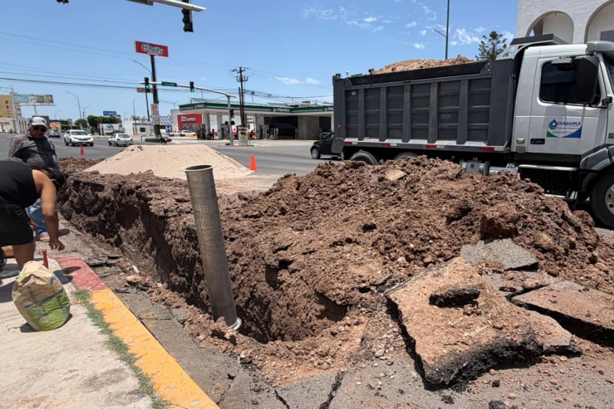 Reparan socavón en cruce de Cajeme y Miguel Alemán de CO