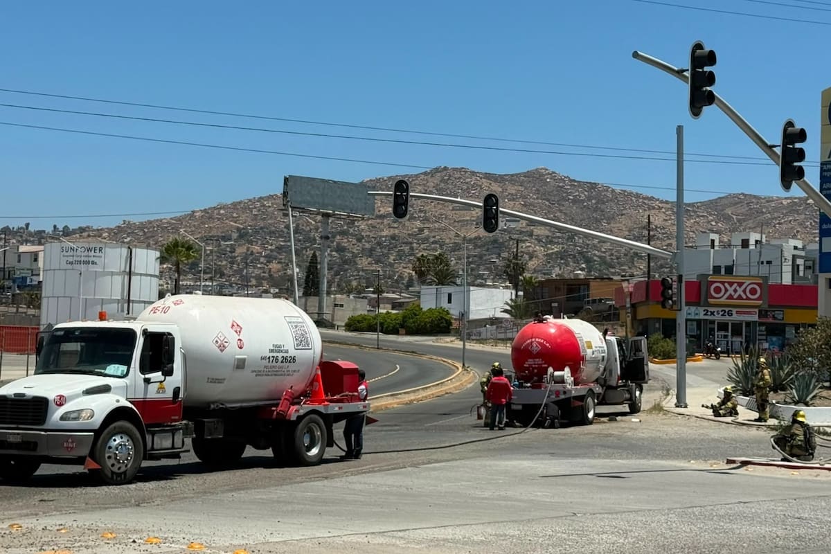 Fuga de gas en Ensenada provoca corte de energía en zona comercial