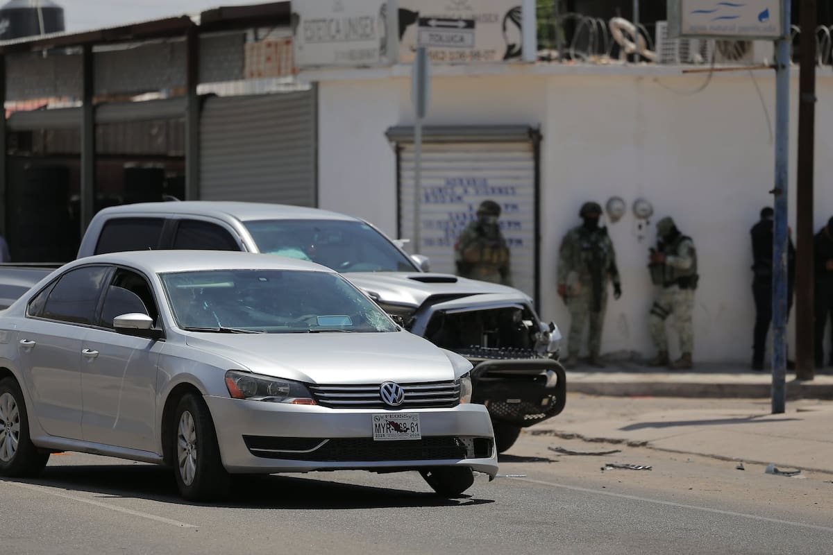 Una persecución de la Policía Estatal de Seguridad Pública terminó en un choque en la colonia Sahuaro