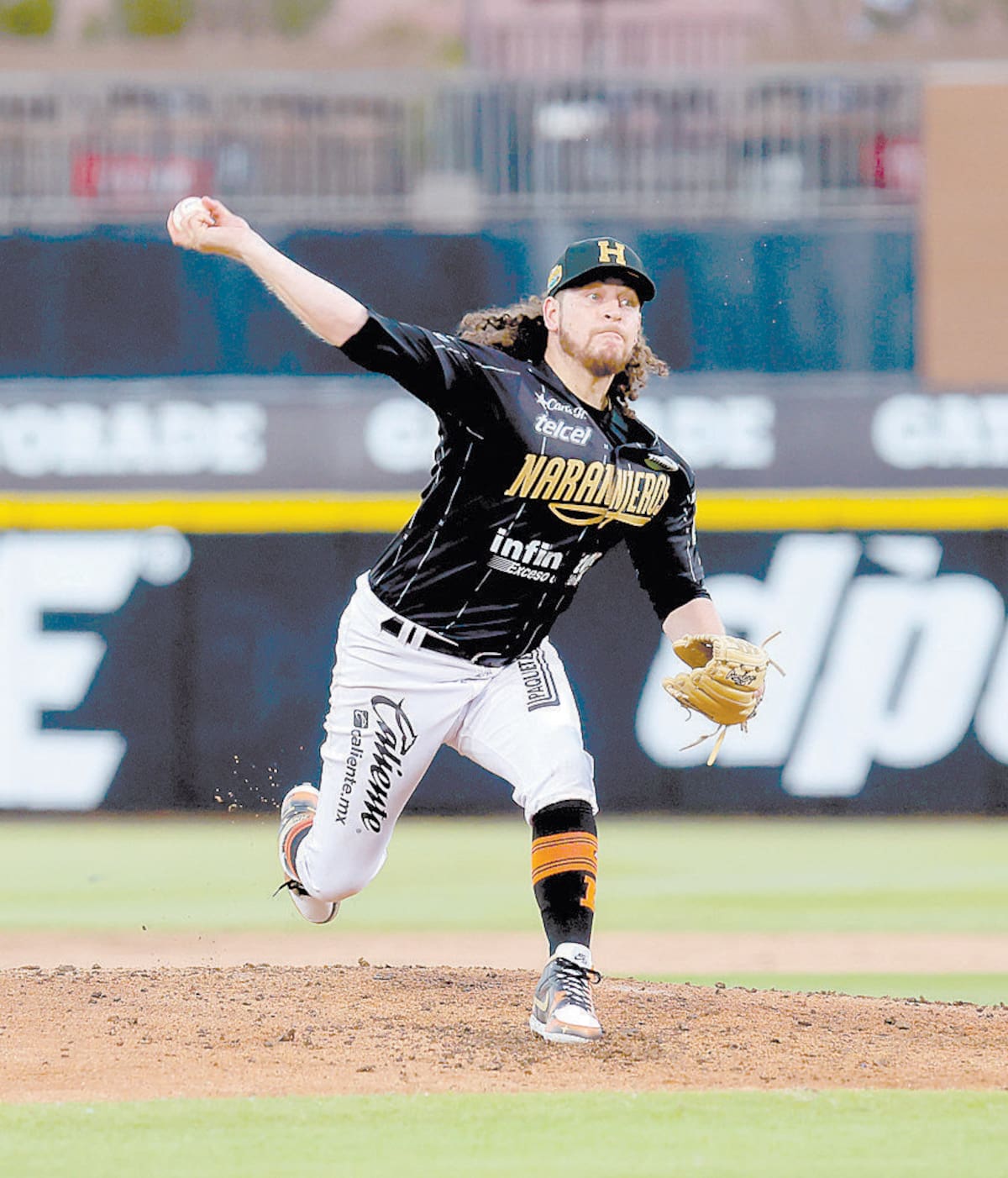 Wilmer Ríos será el encargado de abrir el primer juego de la serie por Naranjeros. FOTO: JULIÁN ORTEGA