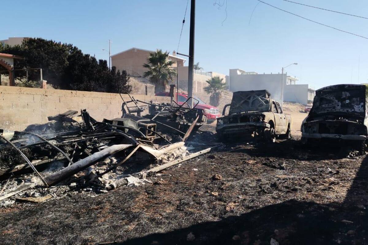 Consume incendio forestal vivienda y dos autos en Rosarito