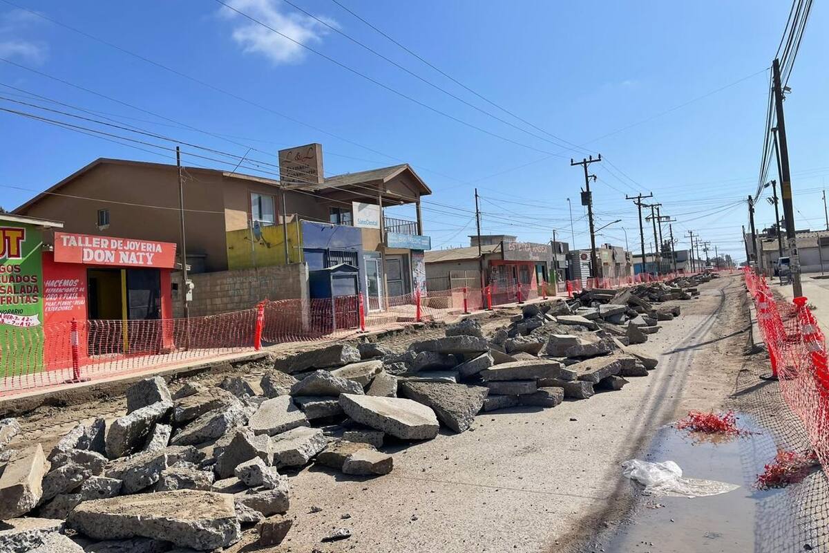 Piden a conductores tener precaución por obra de pavimentación en San Quintín