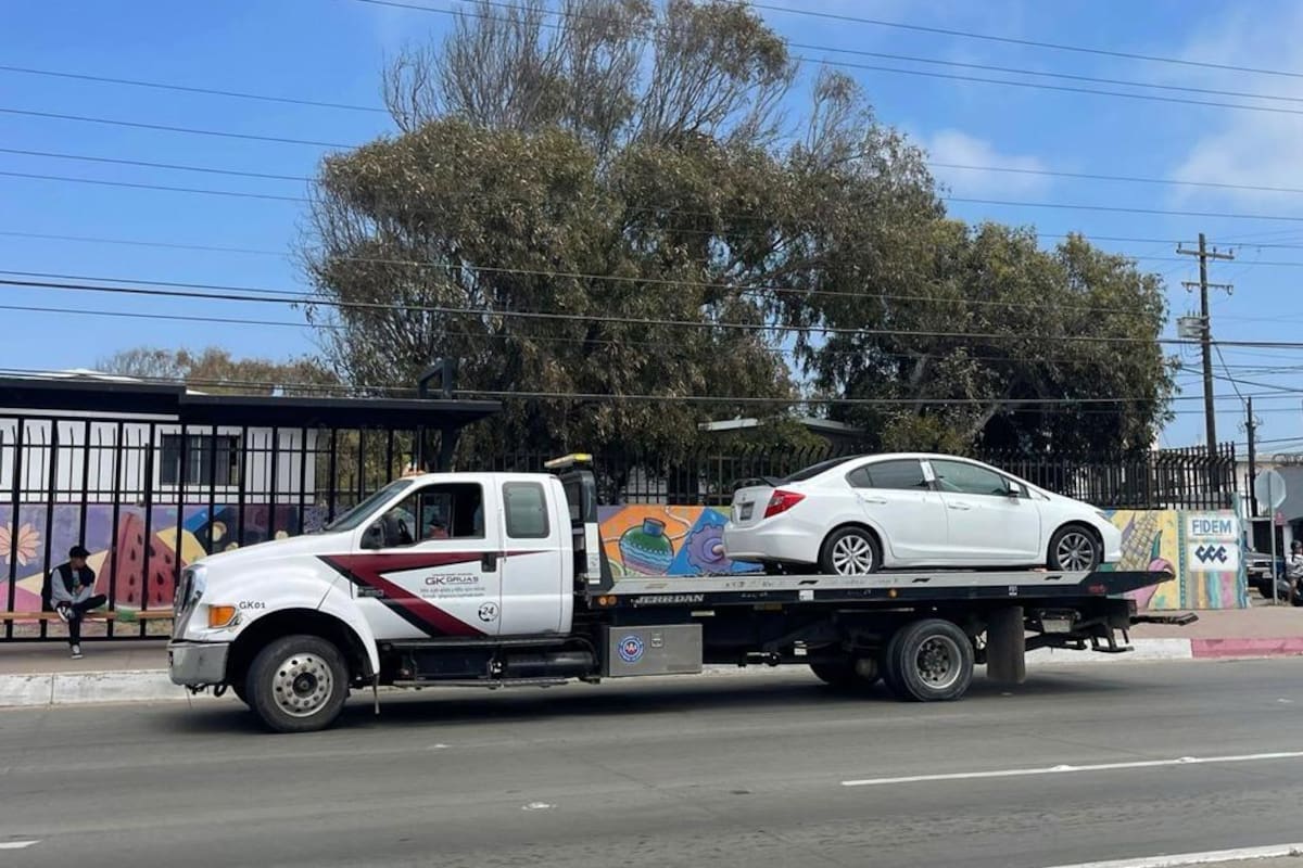 Remolques fuera de horario complican recuperación de vehículos en Rosarito