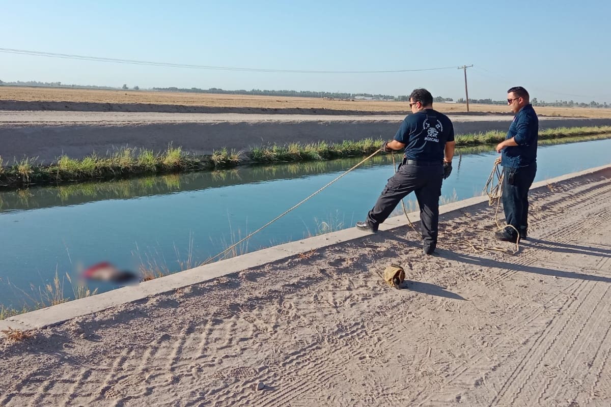Hallan cuerpo de un hombre flotando en el canal Reforma, en el ejido Tlaxcala