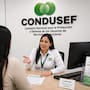 Condusef alerta por ex empleados que cobran por trámites gratis y prometen resolver problemas bancarios sin autorización