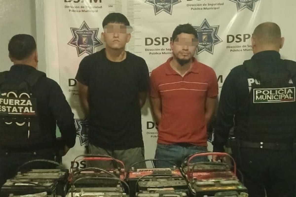 Caen dos hombres con 16 baterías robadas