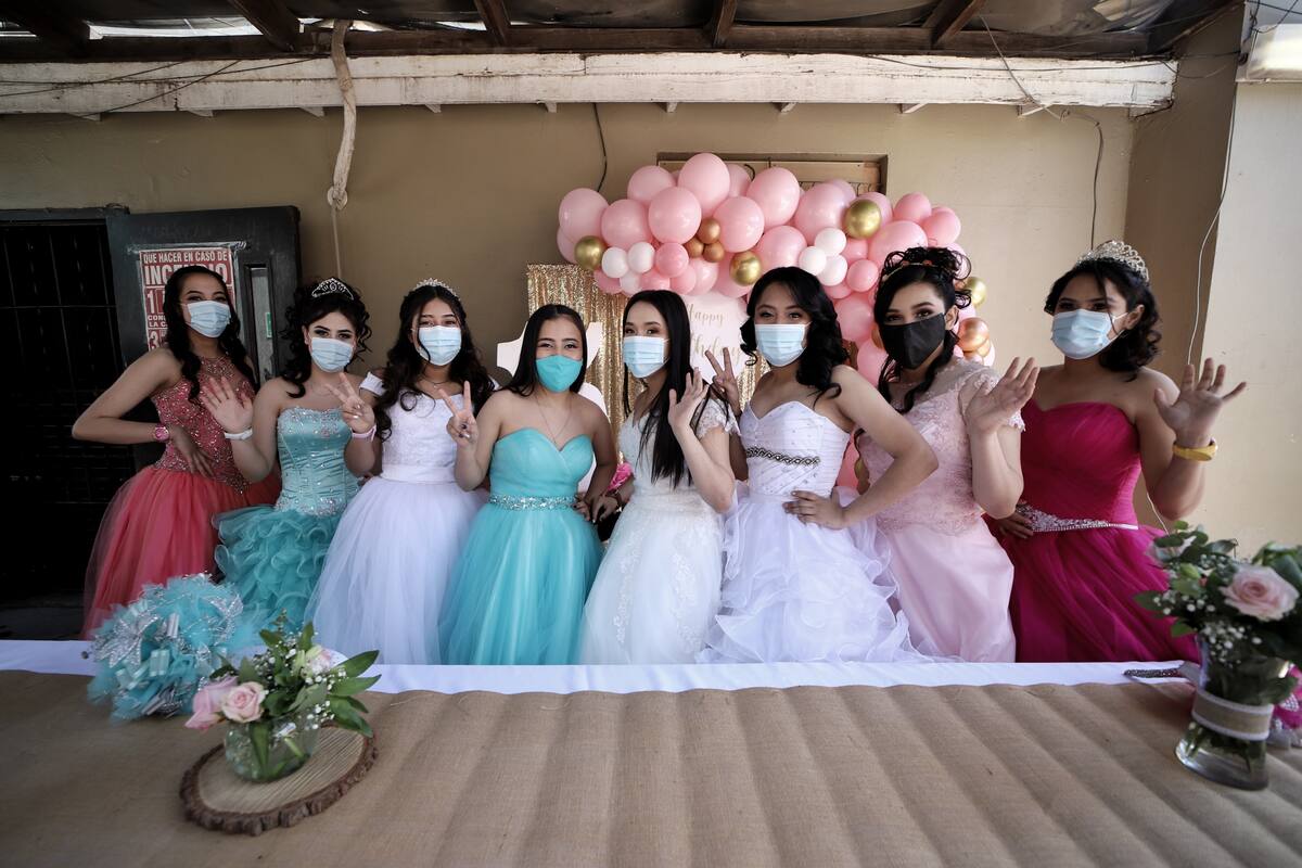 Quinceañeras son festejadas por los mexicalenses