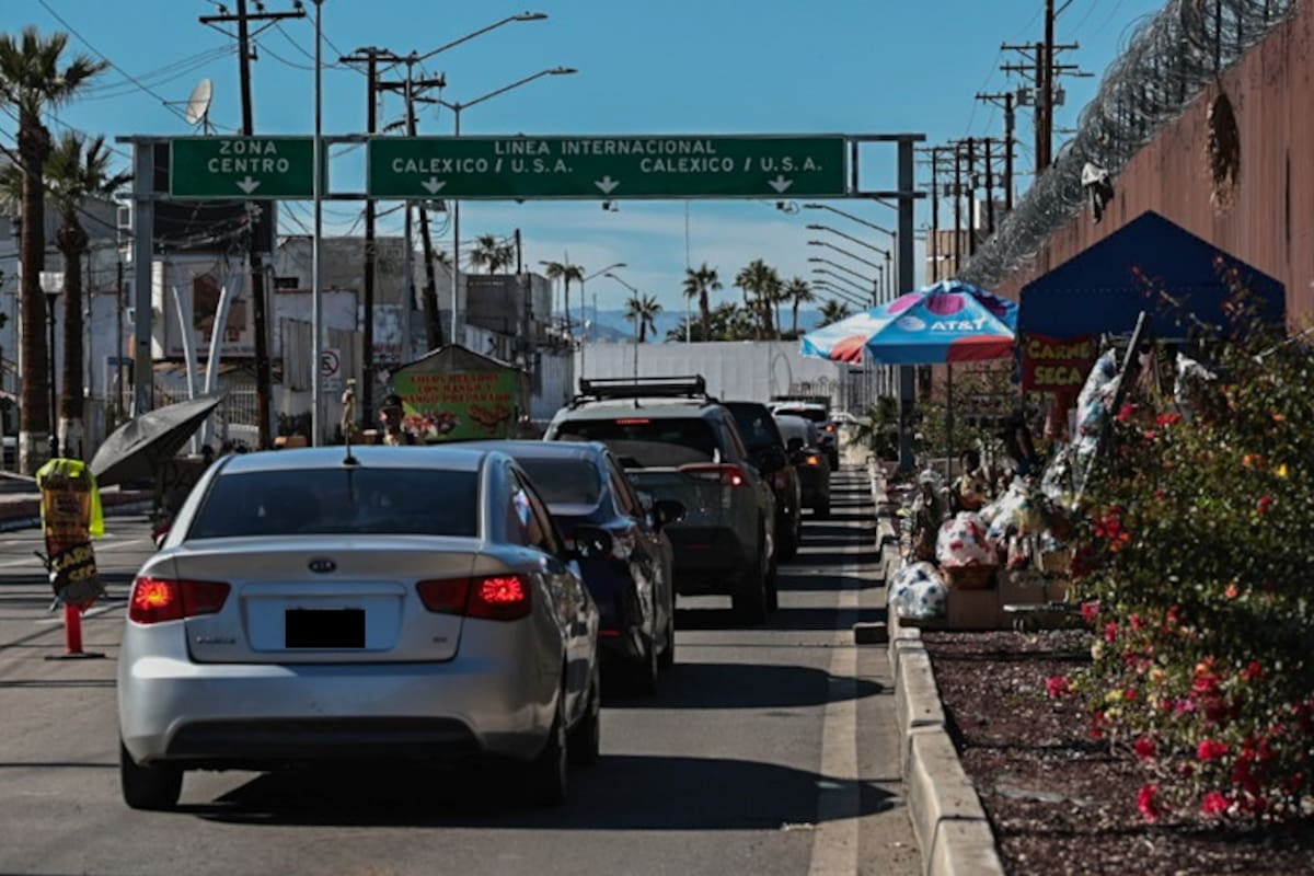 Un estimado 45 minutos de espera para cruzar a Calexico por garita Zona Centro