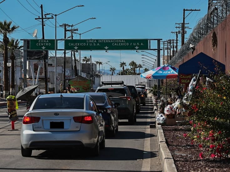 Un estimado 45 minutos de espera para cruzar a Calexico por garita Zona Centro