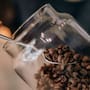 Cinco ideas prácticas para reutilizar frascos de café en casa y convertirlos en organizadores y decoraciones funcionales que ayudan a reducir residuos y ahorrar dinero