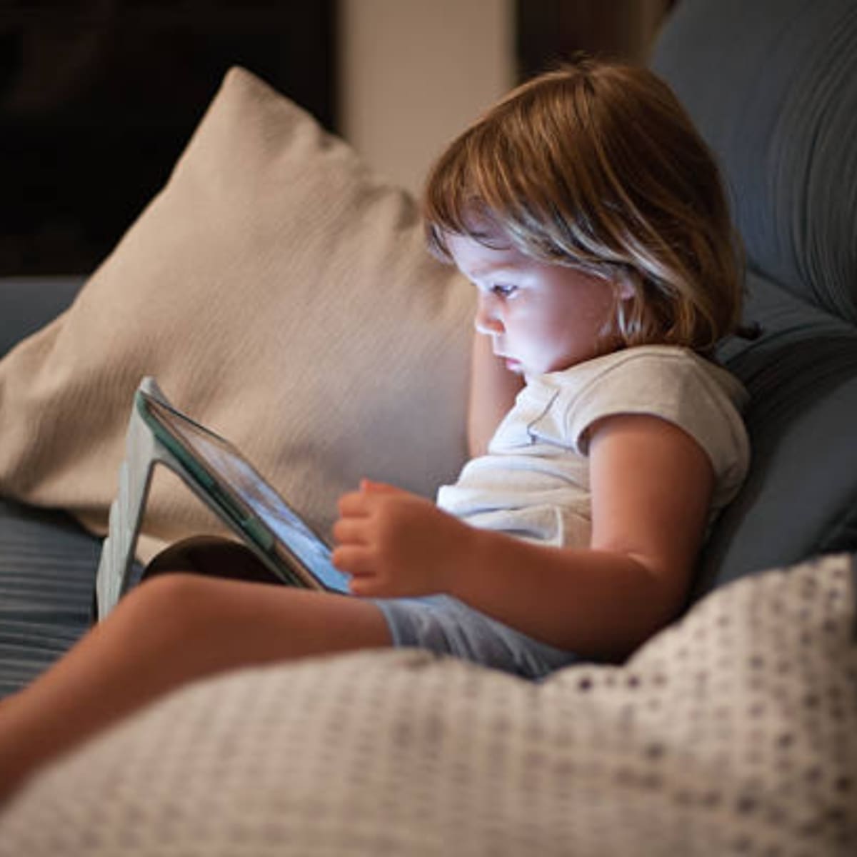 Uso de dispositivos electrónicos a temprana edad puede causar problemas en el desarrollo. Foto: Especial /Unsplash