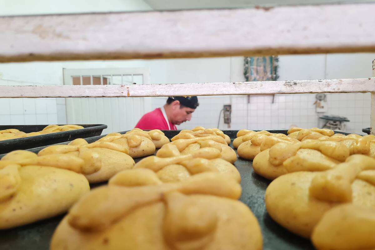 Panaderías de Hermosillo siguen la tradición del pan de muerto aunque se venda poco