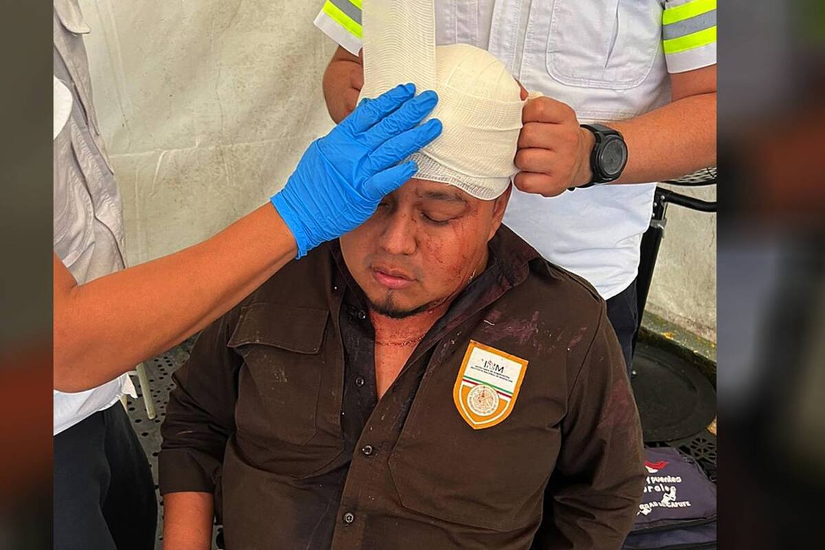 Migrantes agreden a agentes del INM y vandalizan camioneta en Chiapas