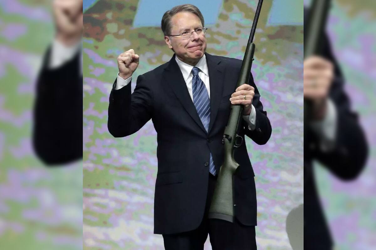 CEO de Asociación Nacional del Rifle, Wayne LaPierre, renuncia en medio de cargos de corrupción en EU