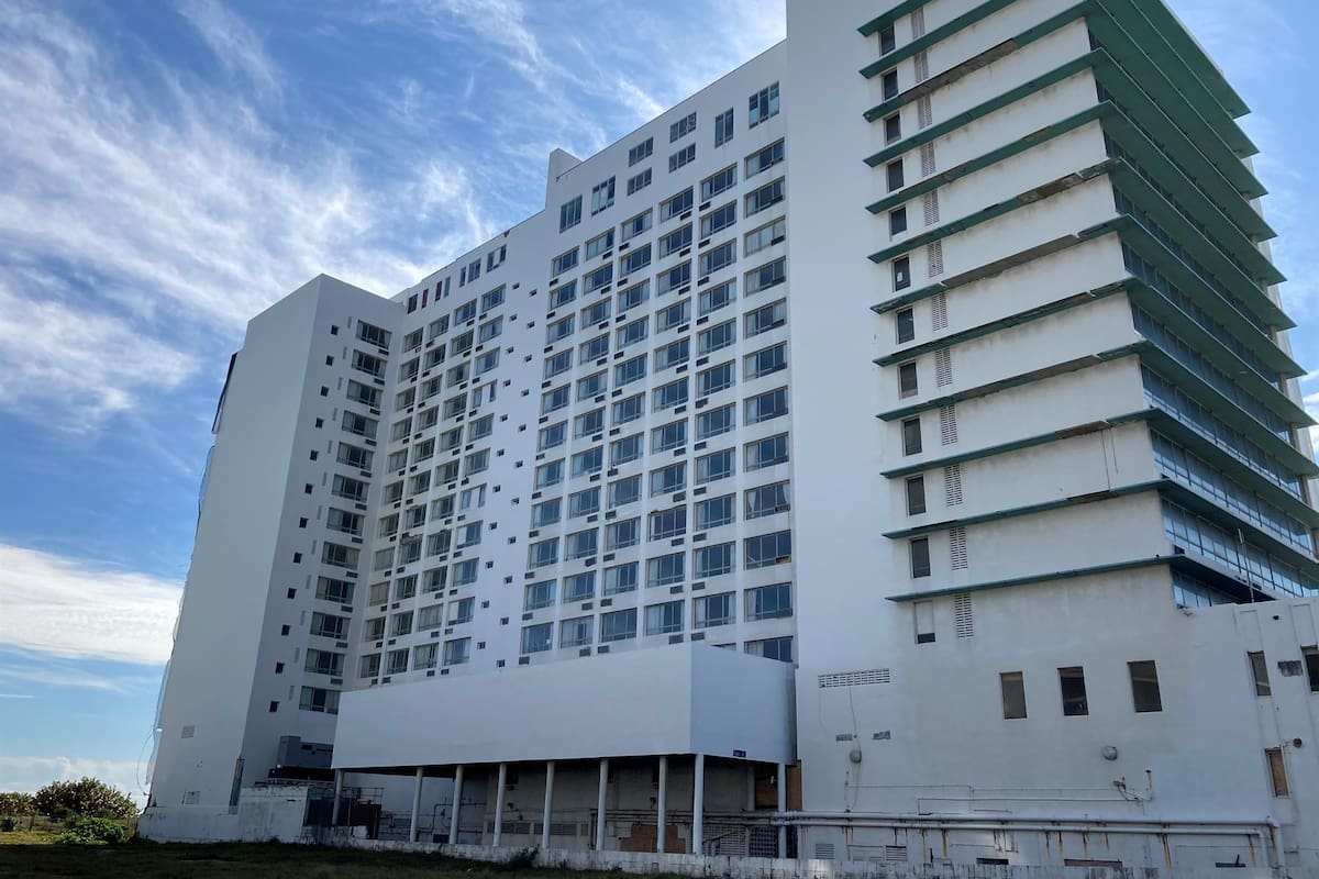 Comienza la demolición del histórico hotel Deauville de Miami Beach