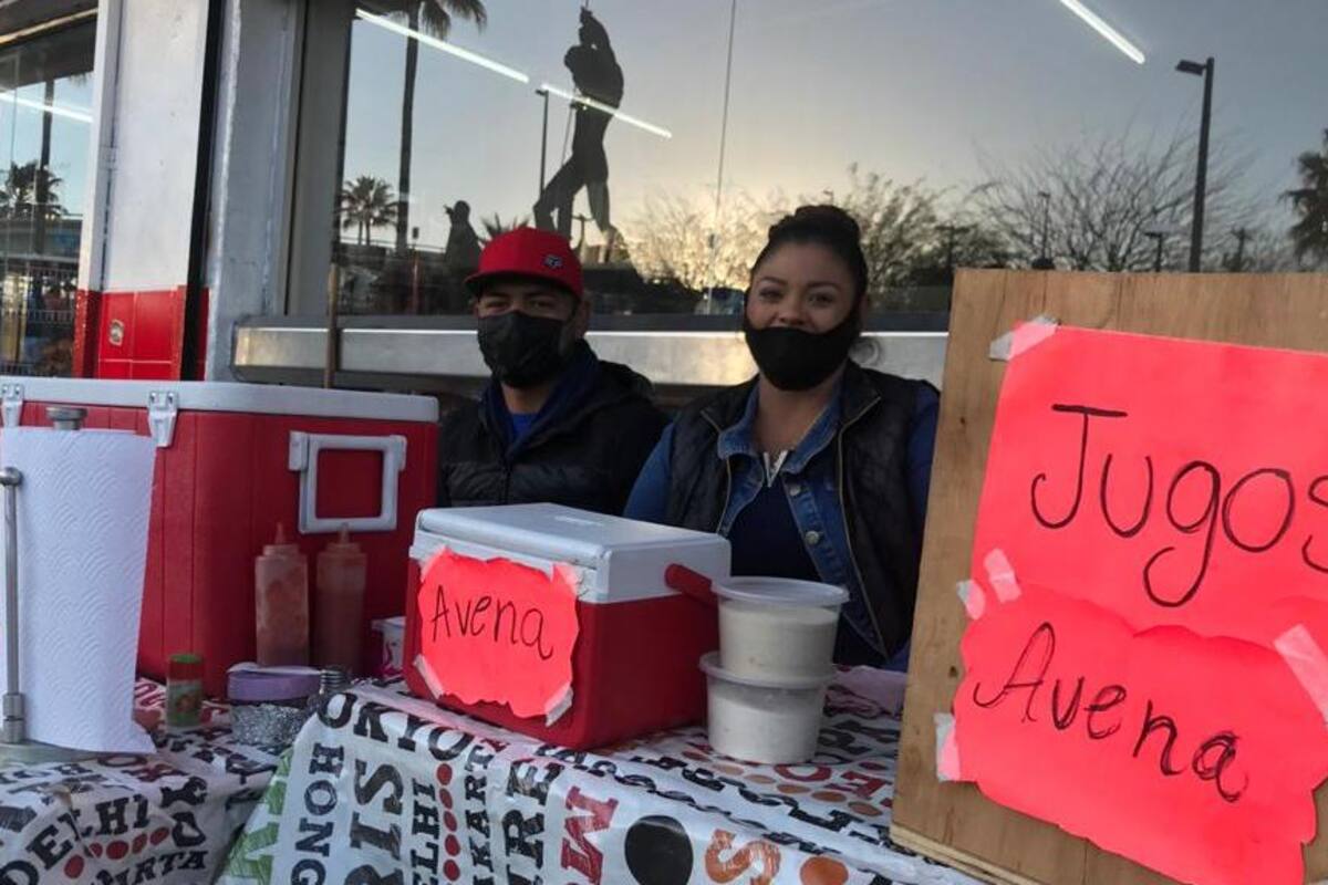 "Me siento bendecido por tener una mamá luchona": Madre e hijo emprenden tras perder su empleo