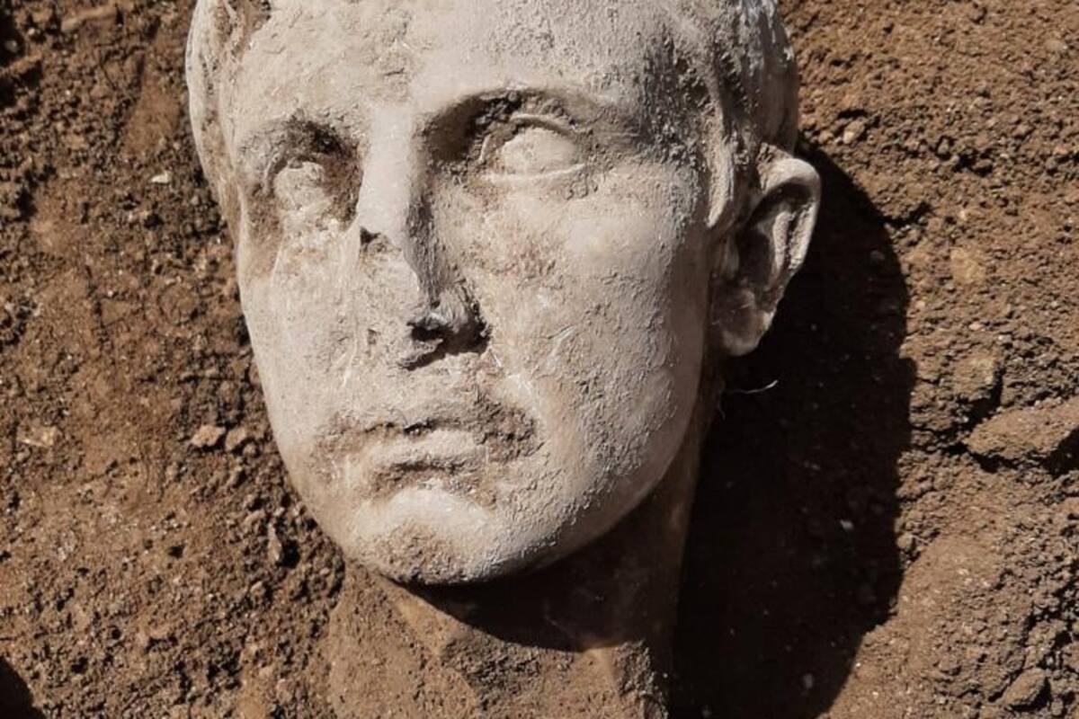 Encuentran en Italia la cabeza de una estatua romana del emperador Augusto