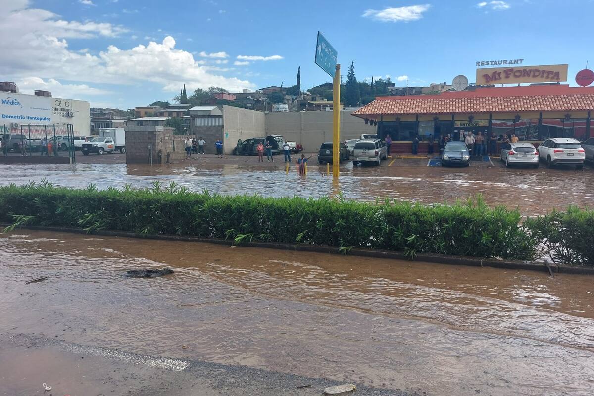 Colapsa movilidad en Nogales por “eternos” encharcamientos