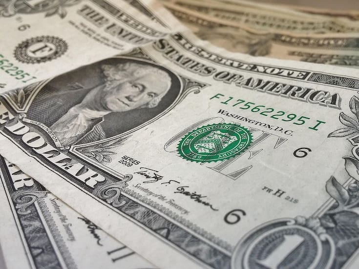 Tipo de cambio favorece al peso: dólar se vende en 17.95 en casas de cambio