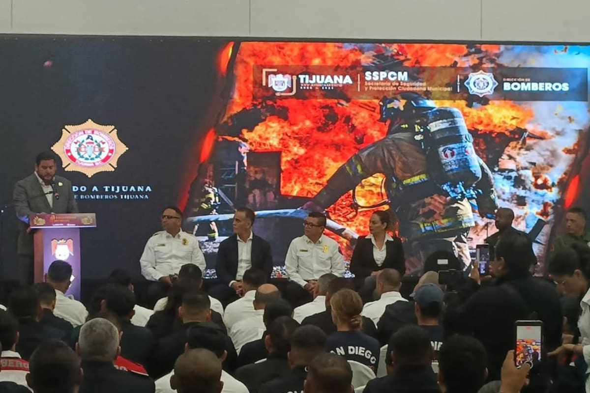 Capacitan a bomberos para mejorar atenciones