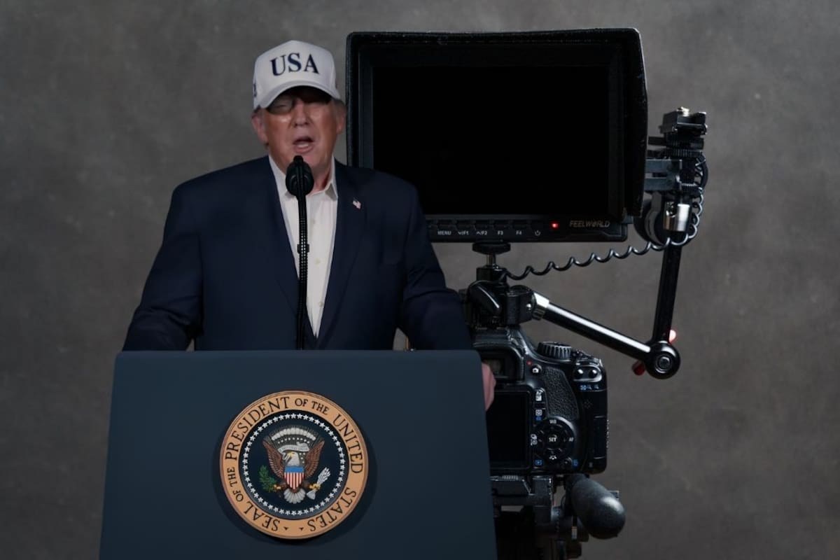 Exoperador del teleprompter de Trump pagará $172 mil por apostar con información de sus discursos, luego que tuviese acceso directo