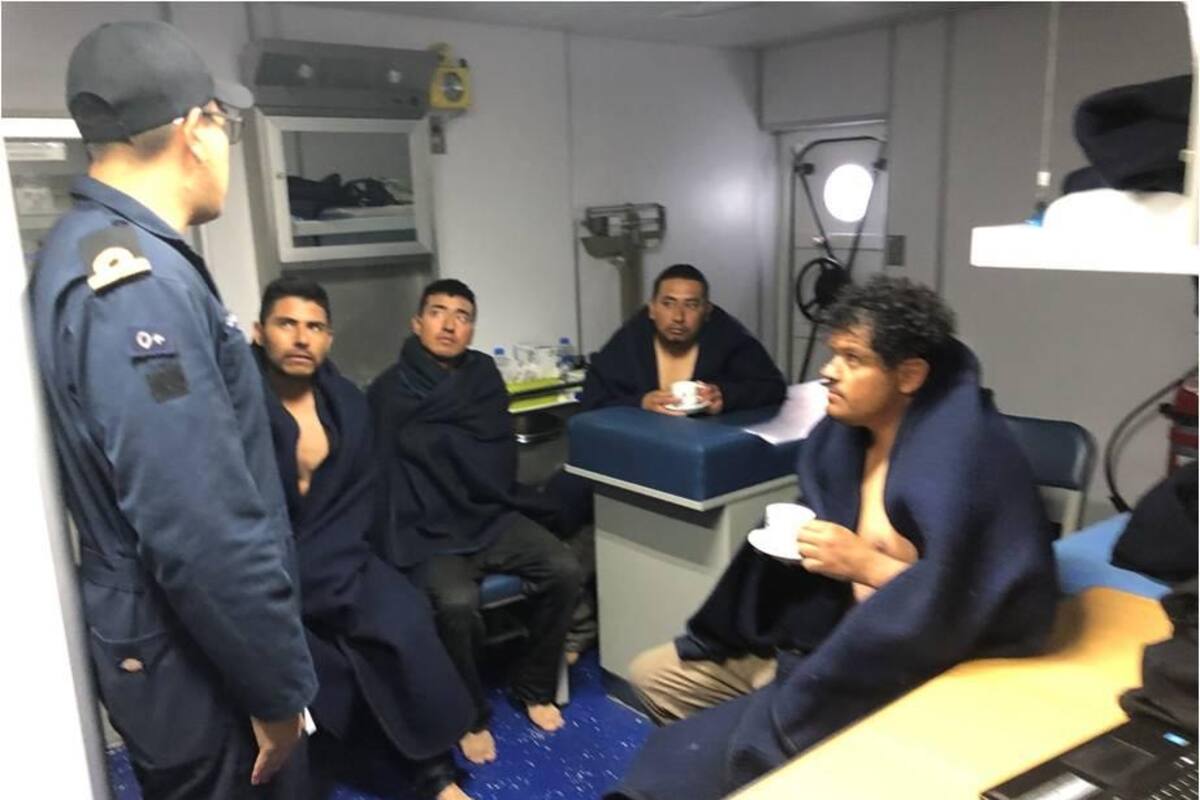 Rescatan a cinco náufragos en inmediaciones de Isla Guadalupe