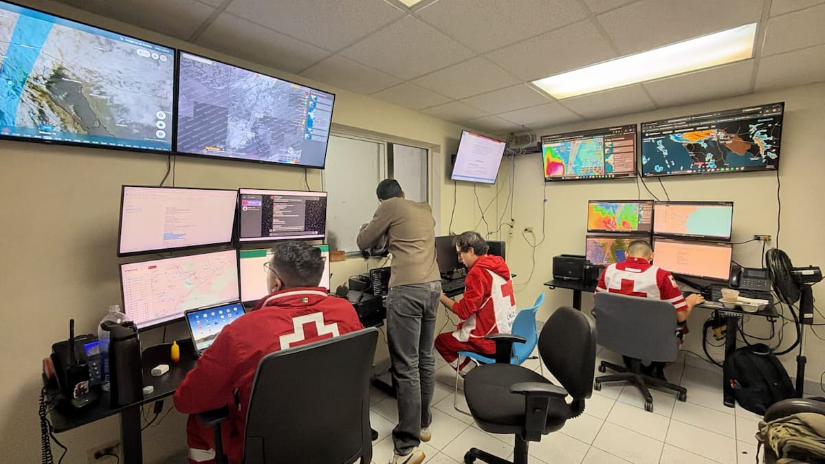 Cruz Roja identificó zonas con riesgo de inundaciones, crecida de arroyos, deslaves y cierres carreteros en los siete municipios de Baja California, por lo que activó durante el fin de semana un operativo estatal. Foto: Cortesía